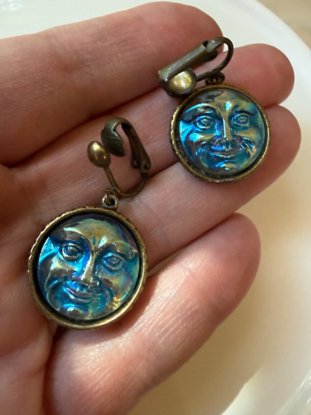 Grandmother’s Buttons Vintage Earrings Czech Art Glass Man In The Moon Clip-On - Picture 3 of 6
